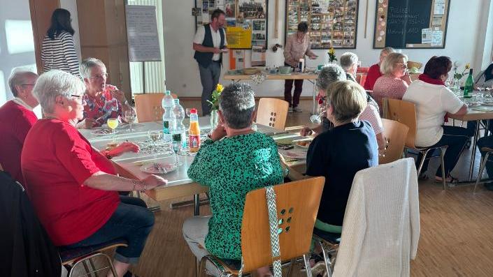 Dinner Rot Blau 2025