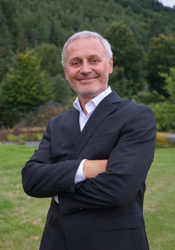 Peter-Uhl-718x1024