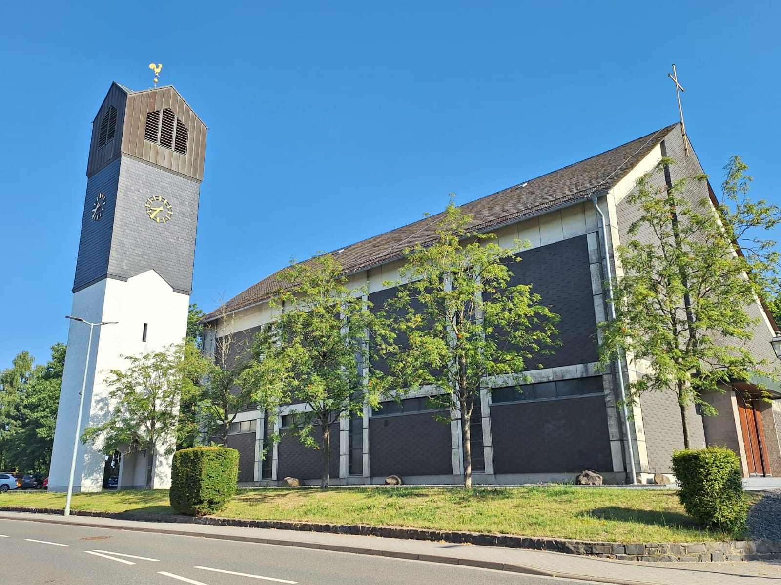 Pfarrkirche Kurtscheid Sommer