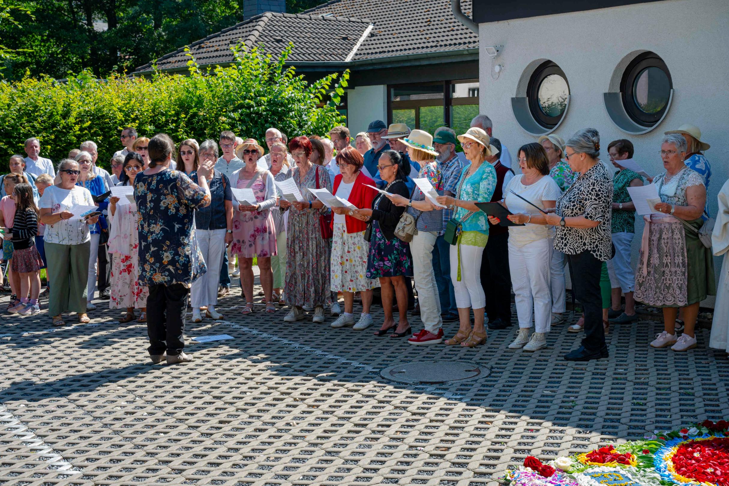 fronleichnam_in_niederbreitbach_19_juni_2025_100_54602315704_o-cmpr