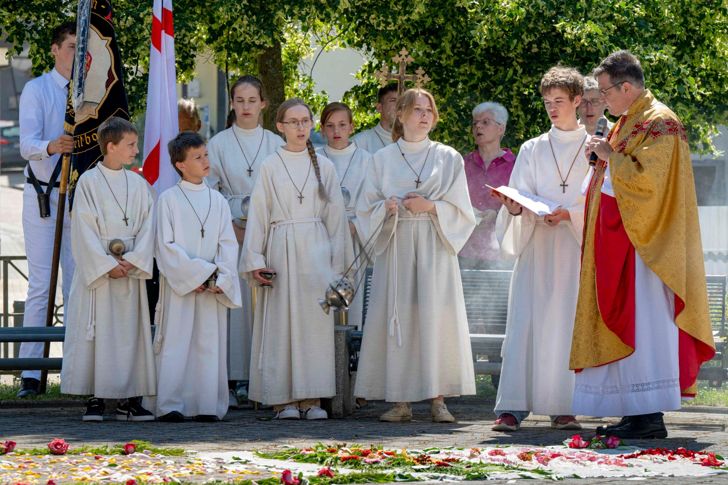 fronleichnam_in_niederbreitbach_19_juni_2025_155_54602334283_o-cmpr